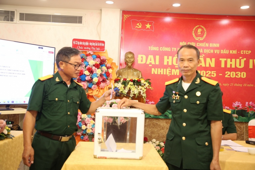 Các đại biểu bầu Ban Chấp hành Hội CCB PVChem nhiệm kỳ 2025-2030 và bầu Đoàn đại biểu tham dự Đại hội cấp trên.