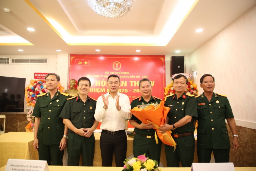 Ban Chấp hành Hội CCB PVChem nhiệm kỳ 2025-2030 ra mắt Đại hội.