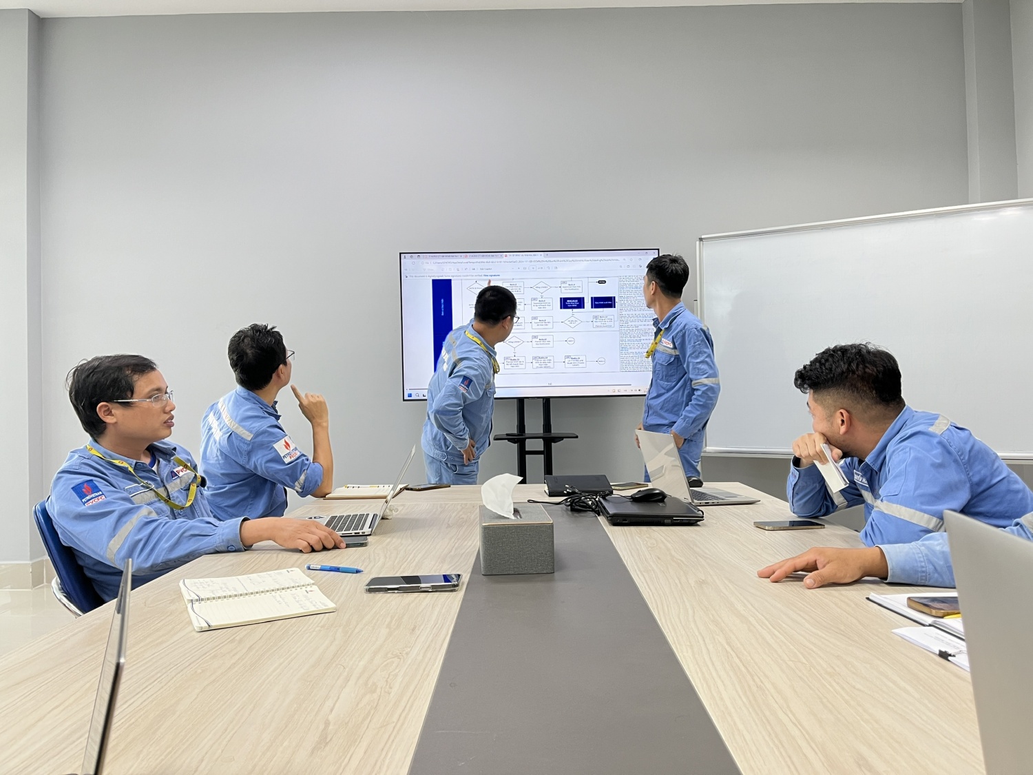 “Chúng tôi không chỉ đào tạo thợ, mà còn đang nuôi dưỡng những con người yêu nghề, có chí hướng và tinh thần cống hiến - những hạt nhân sẽ tiếp tục giữ và truyền tinh thần “Tiên phong - Trách nhiệm - Ân cần - Hài hòa” của PVCFC trong những năm tới”, Đội trưởng Trương Phương Nam nói.