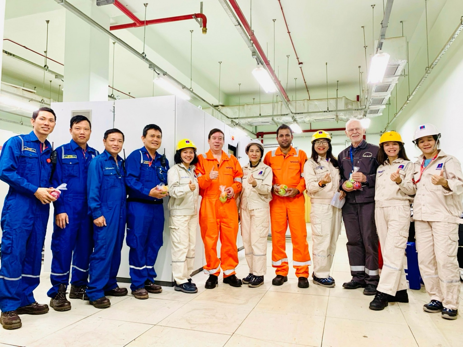 Công đoàn BSR tặng trái cây, nước uống cho đối tác, nhà thầu thực hiện bảo dưỡng tổng thể NMLD Dung Quất lần 5 năm 2024.