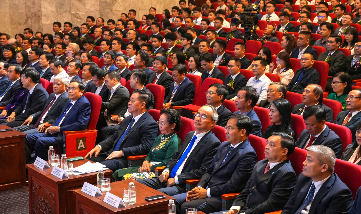 Chủ tịch Quốc hội Trần Thanh Mẫn và các đại biểu dự Lễ trao giải Nhân tài Đất Việt năm 2025