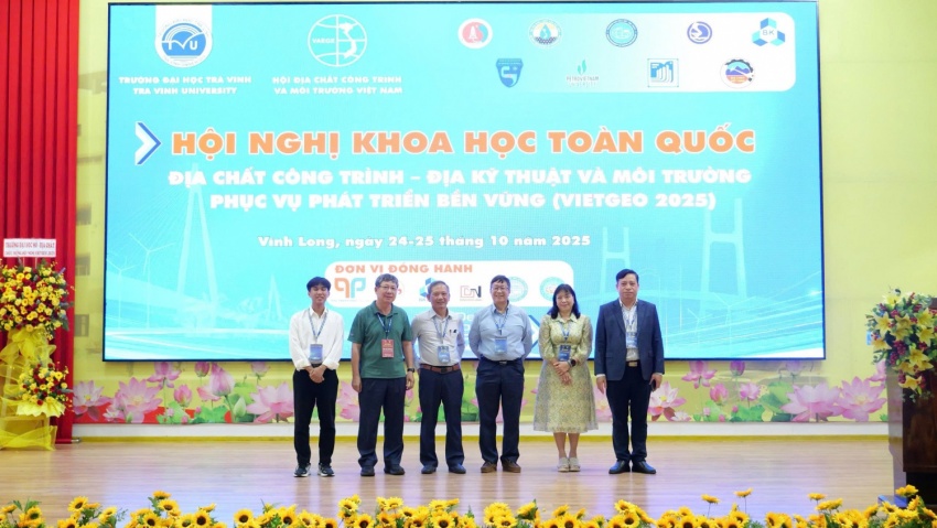 Đoàn đại biểu PVU tại hội nghị.