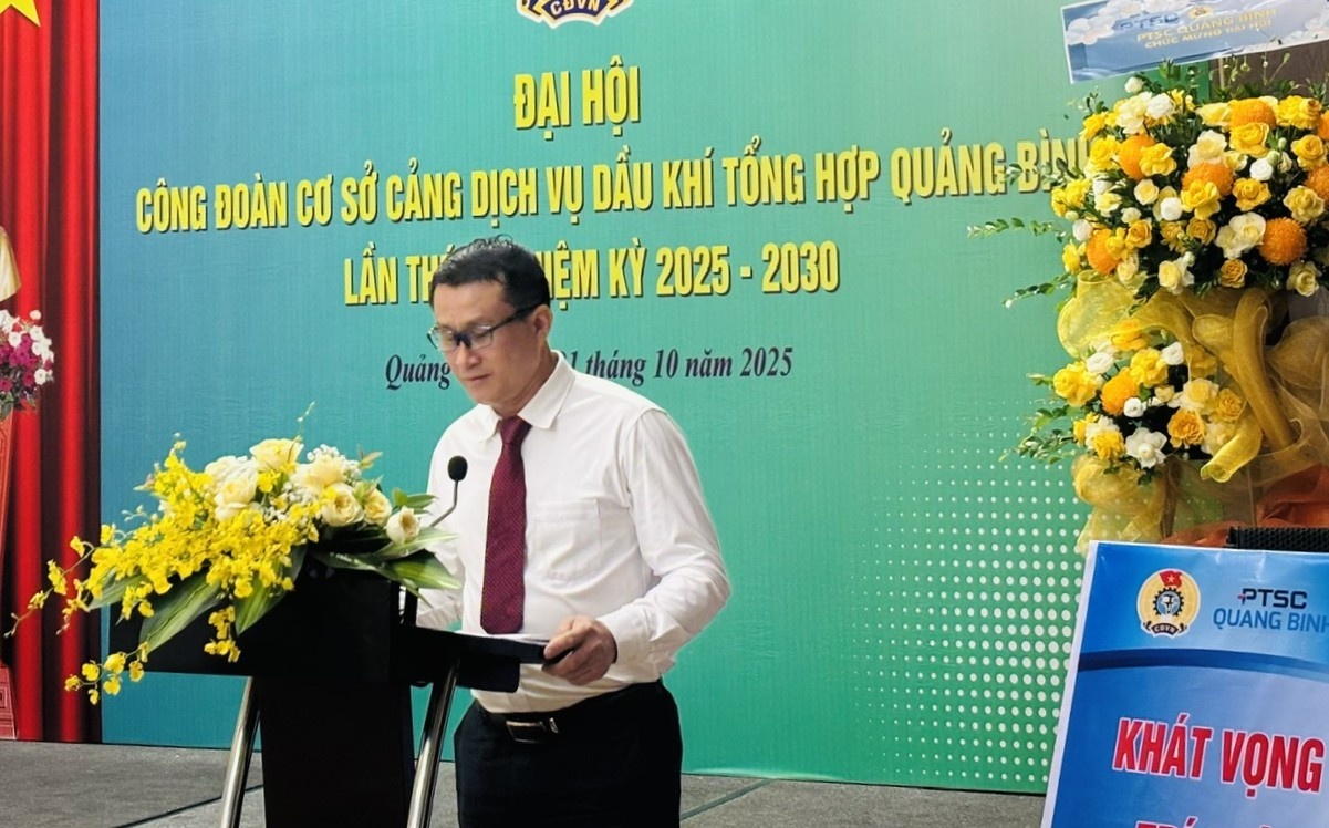 Đồng chí Hoàng Tuấn - Bí thư, Giám đốc PTSC Quảng Bình nhấn mạnh yêu cầu phát huy truyền thống đoàn kết, sáng tạo, đổi mới phương thức hoạt động để xây dựng tổ chức công đoàn ngày càng vững mạnh.