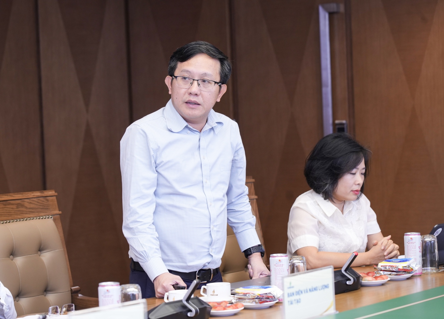 Ông Đặng Thanh Tùng - Phó Trưởng Ban Chiến lược trình bày báo cáo sơ kết đánh giá tại Hội nghị.