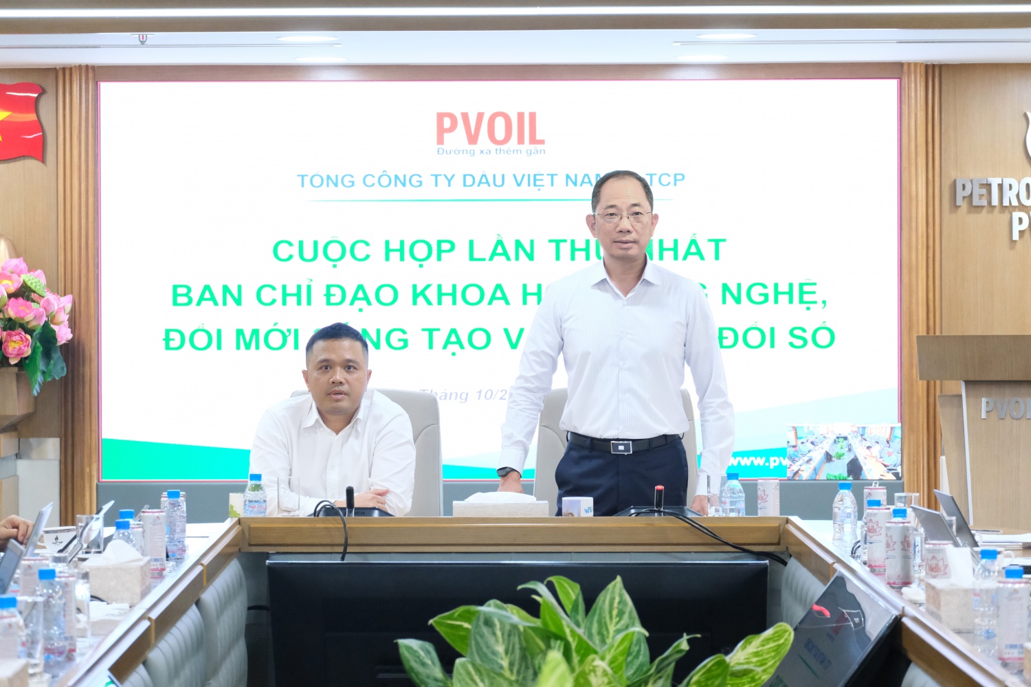 Ông Cao Hoài Dương – Bí thư Đảng ủy, Chủ tịch HĐQT, Trưởng Ban chỉ đạo KHCN, ĐMST và CĐS của PVOIL yêu cầu toàn hệ thống tiếp tục thay đổi tư duy, hành động quyết liệt, coi đây là nhiệm vụ chính trị – sản xuất – quản trị trọng tâm của năm 2026 và các năm tiếp theo