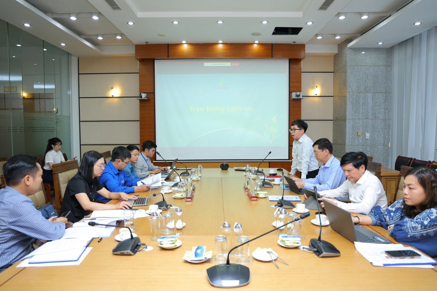Toàn cảnh buổi làm việc