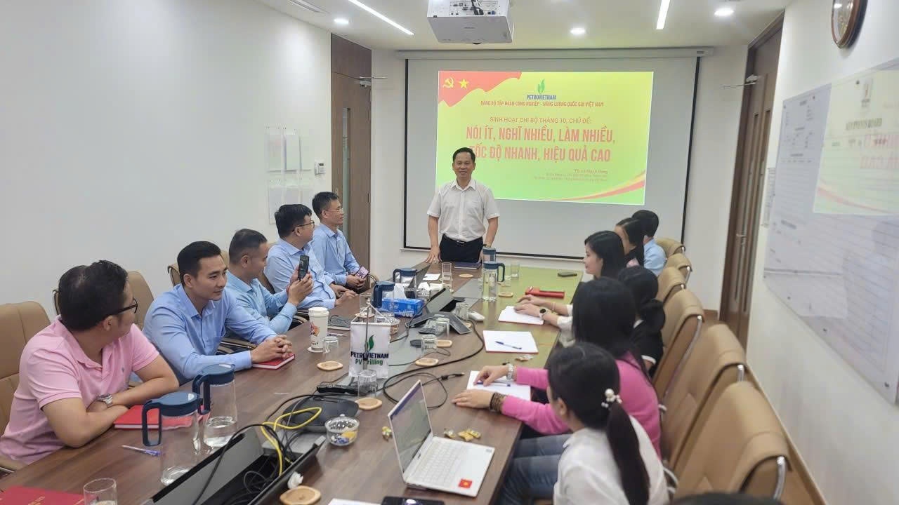 Các chi/đảng bộ đổi mới phương thức sinh hoạt thông qua các chương trình thảo luận chuyên đề, tham quan thực tế,…
