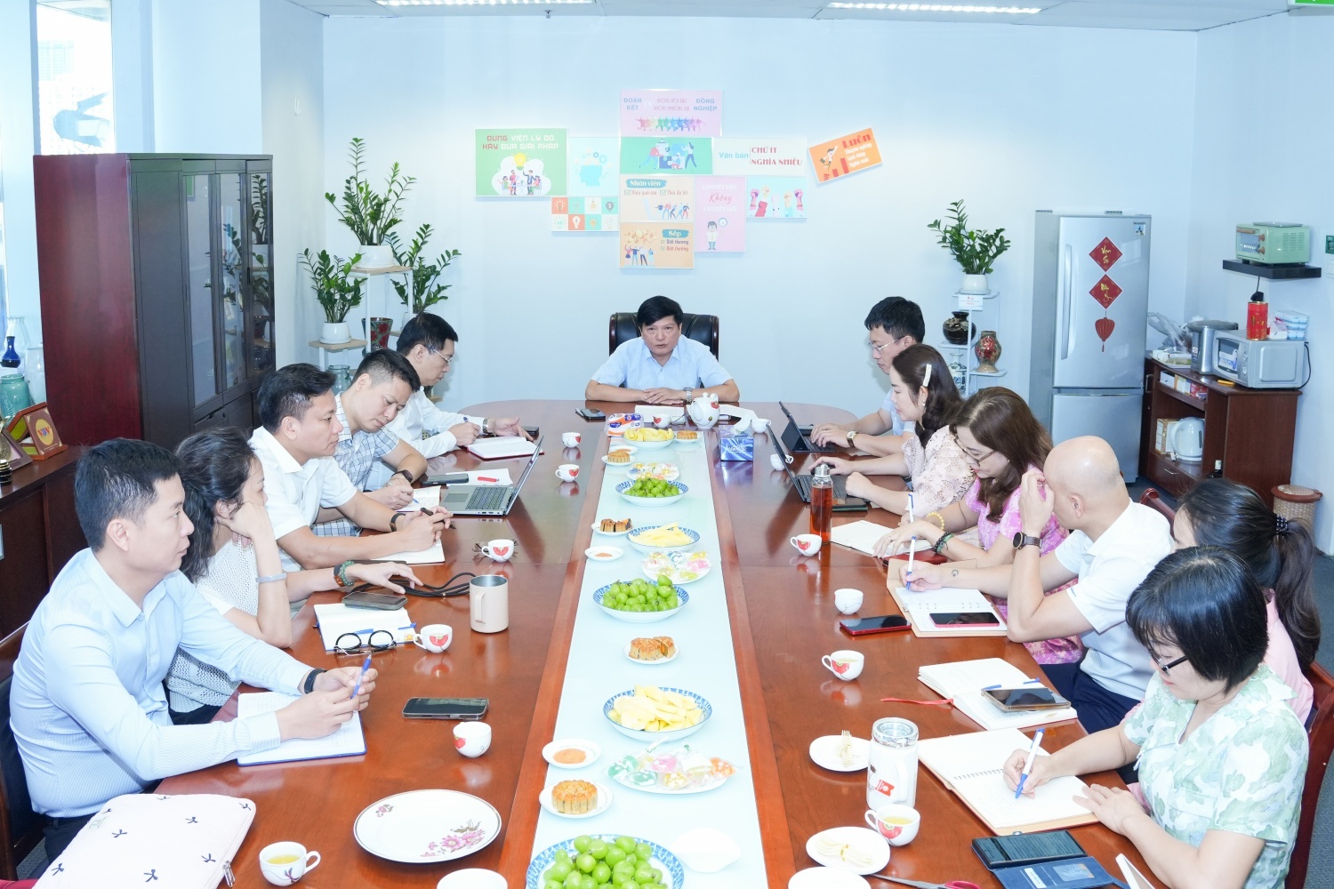 Đồng chí Trần Quang Dũng - Phó Bí thư Thường trực Đảng ủy Petrovietnam tham dự sinh hoạt cùng Chi bộ Tuyên giáo - Truyền thông thuộc Đảng bộ Bộ máy Quản lý và Điều hành Tập đoàn.