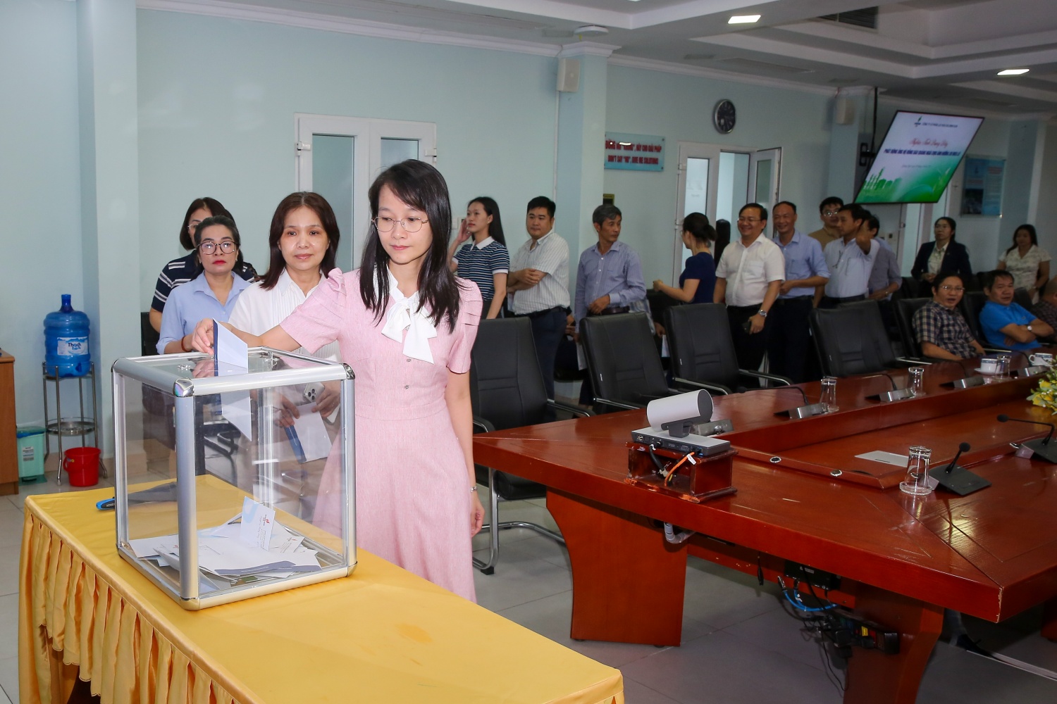 Người lao động BSR thể hiện trách nhiệm cộng đồng, chung tay hỗ trợ đồng bào bị ảnh hưởng bởi mưa lũ.
