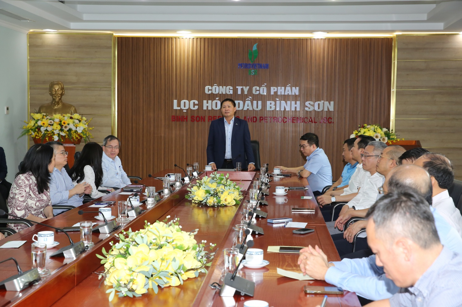Chủ tịch HĐQT BSR Bùi Ngọc Dương kêu gọi người lao động đơn vị ủng hộ đồng bào Quảng Ngãi.