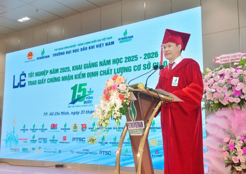TS Phan Minh Quốc Bình - Hiệu trưởng PVU phát biểu tại buổi lễ.