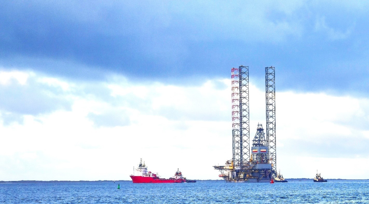 Giàn khoan PV DRILLING IX khởi hành đến Rotterdam, Hà Lan.