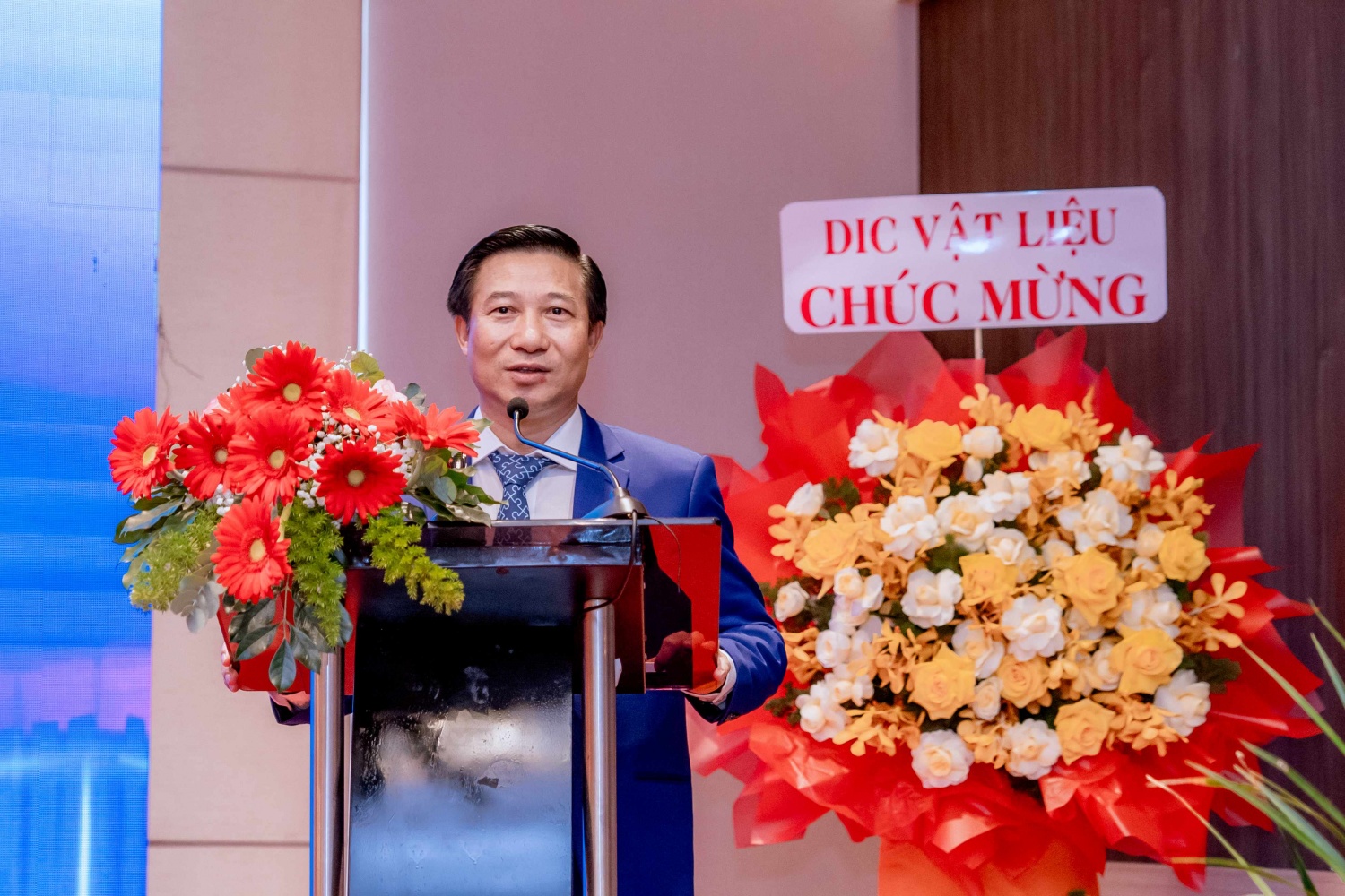 Ông Lê Đình Thắng – Chủ tịch HĐQT DICERA Holdings cam kết đồng hành lâu dài cùng PVChem, cùng kiến tạo nhiều cơ hội phát triển mới, góp phần vào sự phát triển của địa phương