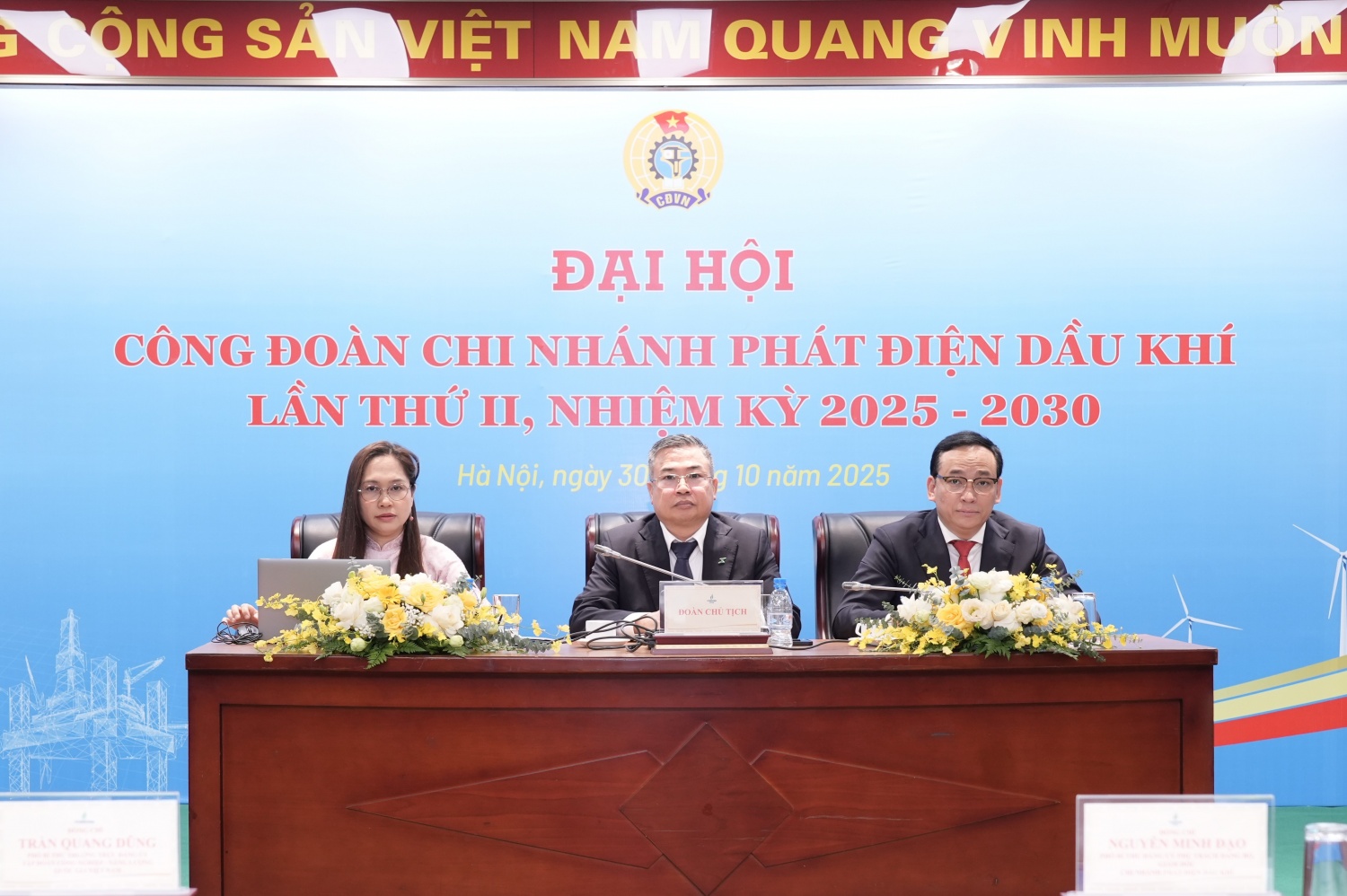 Đoàn Chủ tịch điều hành Đại hội.