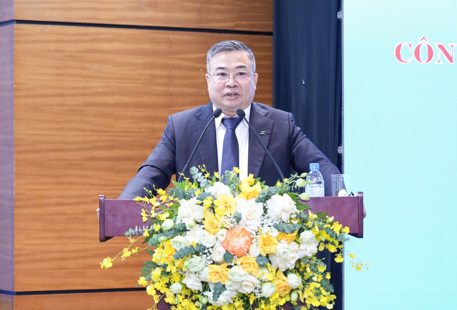 Đồng chí Nguyễn Huy Vượng, Chủ tịch Công đoàn PVPGB trình bày báo cáo kết quả thực hiện Nghị quyết Đại hội Công đoàn Chi nhánh giai đoạn 2023-2025 và phương hướng nhiệm vụ nhiệm kỳ 2025-2030.