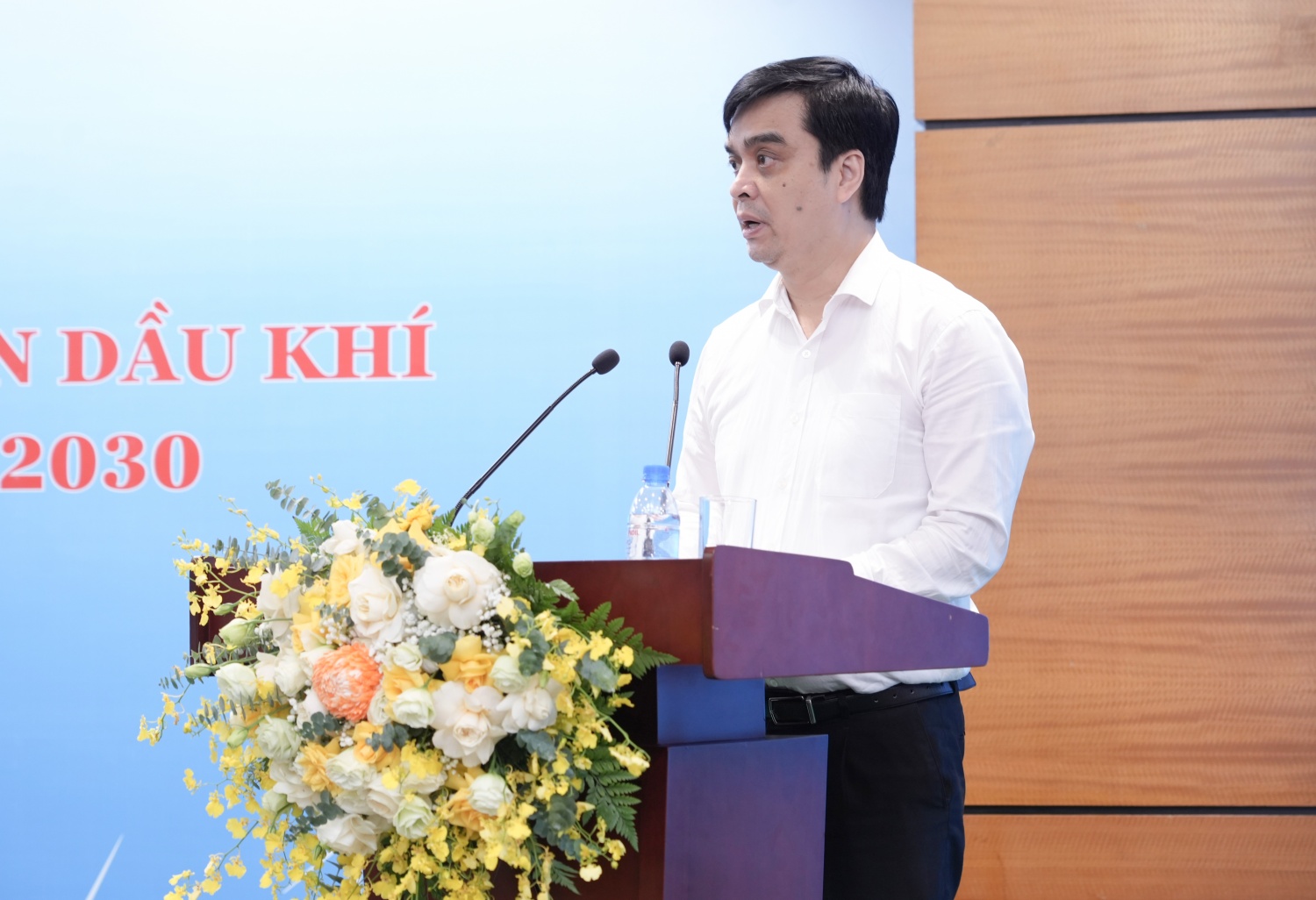 Đồng chí Nguyễn Minh Đạo, Phó Bí thư phụ trách Đảng ủy, Giám đốc Chi nhánh phát biểu tại Đại hội