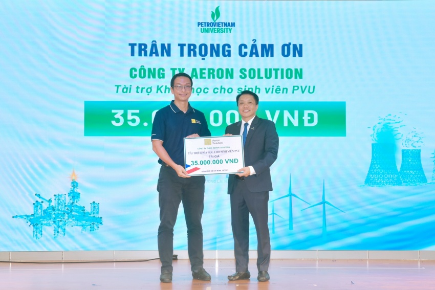 Công ty Aeron Solution tài trợ khóa học cho sinh viên PVU.