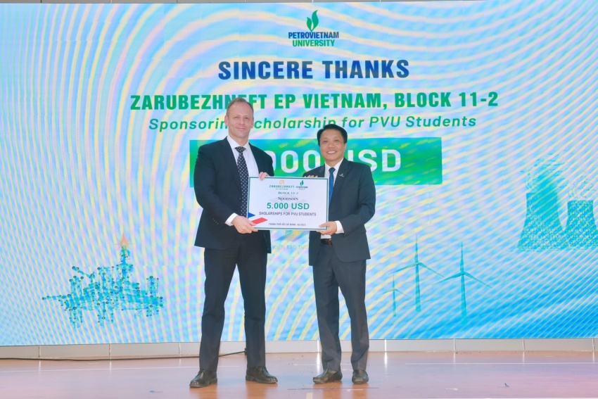 Zarubezhneft EP Vietnam tài trợ học bổng cho sinh viên PVU.