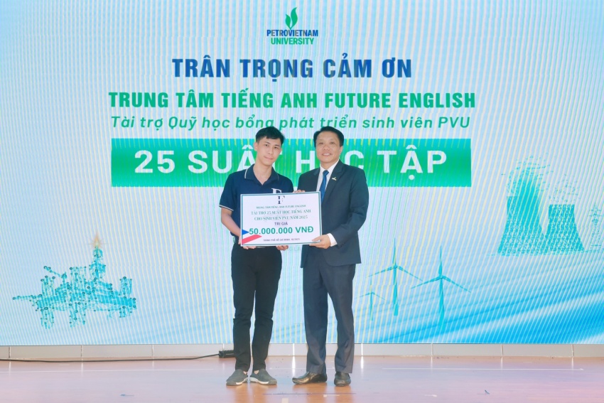 Trung tâm tiếng Anh Future English tài trợ 25 suất học tiếng Anh cho sinh viên PVU.