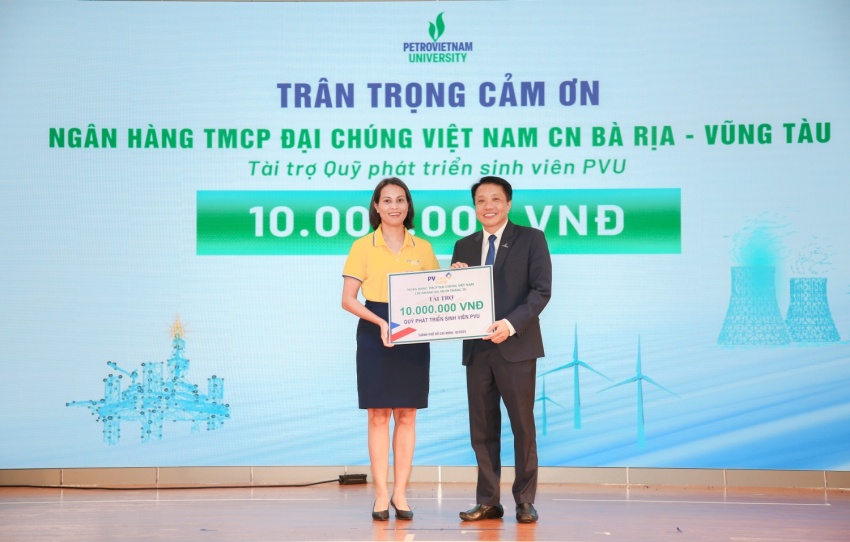 Ngân hàng TMCP Đại chúng Việt Nam - Chi nhánh Bà Rịa - Vũng Tàu tài trợ cho Quỹ phát triển sinh viên PVU.