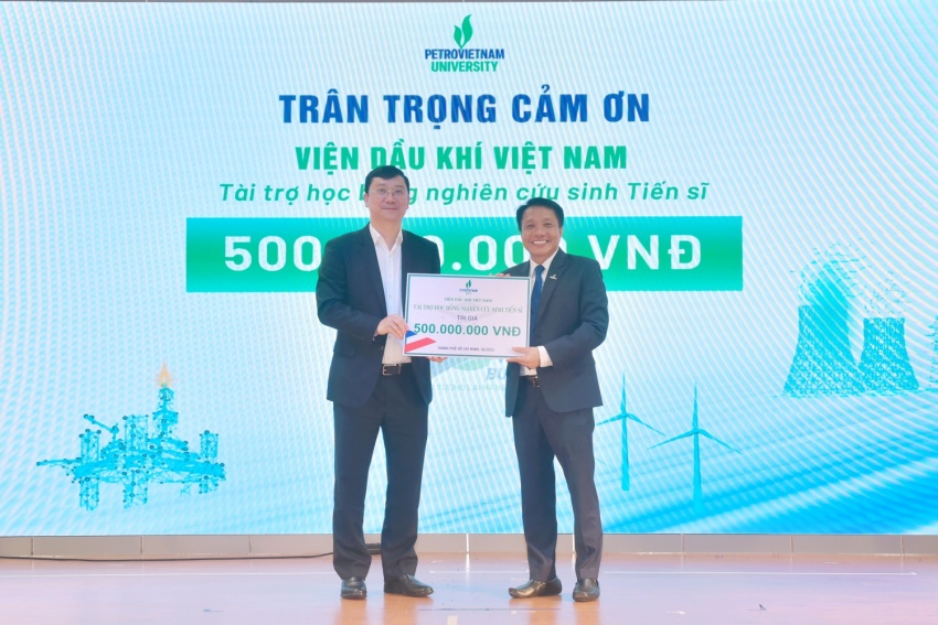 Viện Dầu khí Việt Nam tài trợ học bổng 2 nghiên cứu sinh tiến sĩ cho PVU.