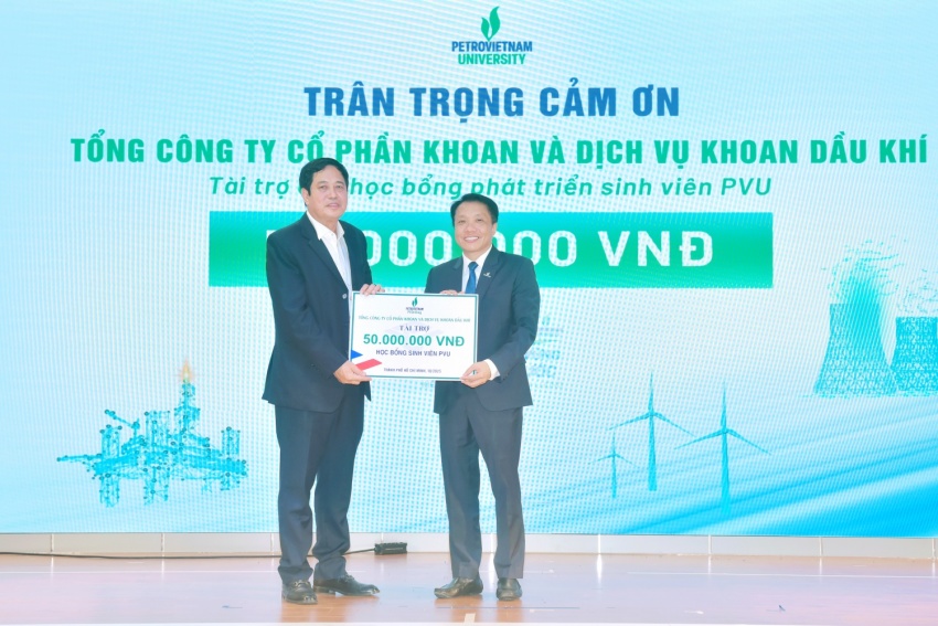 Tổng công ty Cổ phần Khoan và Dịch vụ khoan Dầu khí (PV Drilling) tài trợ học bổng cho PVU.