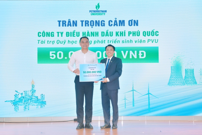 Công ty Điều hành Dầu khí Phú Quốc trao tài trợ cho Quỹ học bổng phát triển sinh viên PVU.