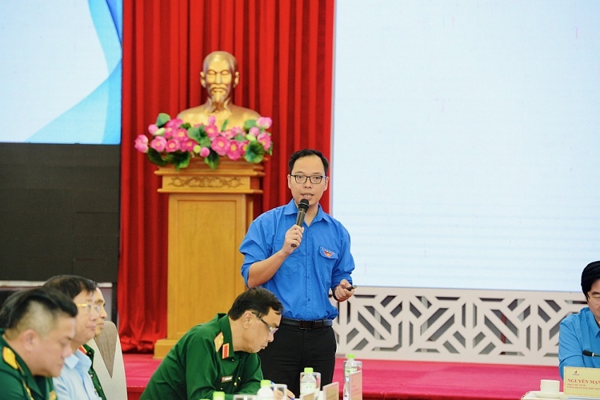 Thanh niên tham gia đóng góp ý kiến tại tọa đàm “Văn hóa số trong thời kỳ chuyển đổi số” do Đoàn Thanh niên Tập đoàn phối hợp tổ chức.