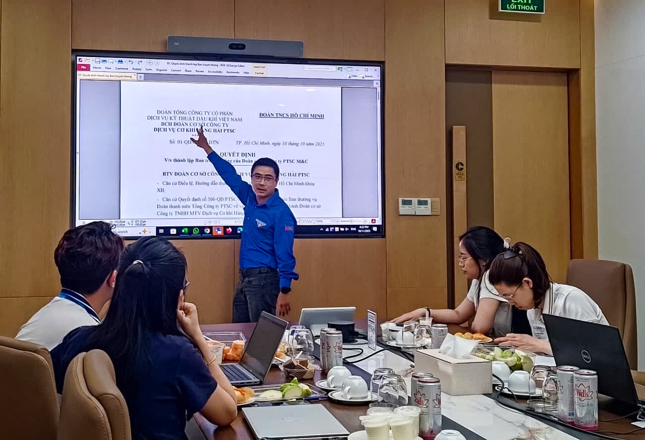 Thanh niên Petrovietnam tham gia lớp “Tập huấn công tác Đoàn vụ cho cán bộ Đoàn”.