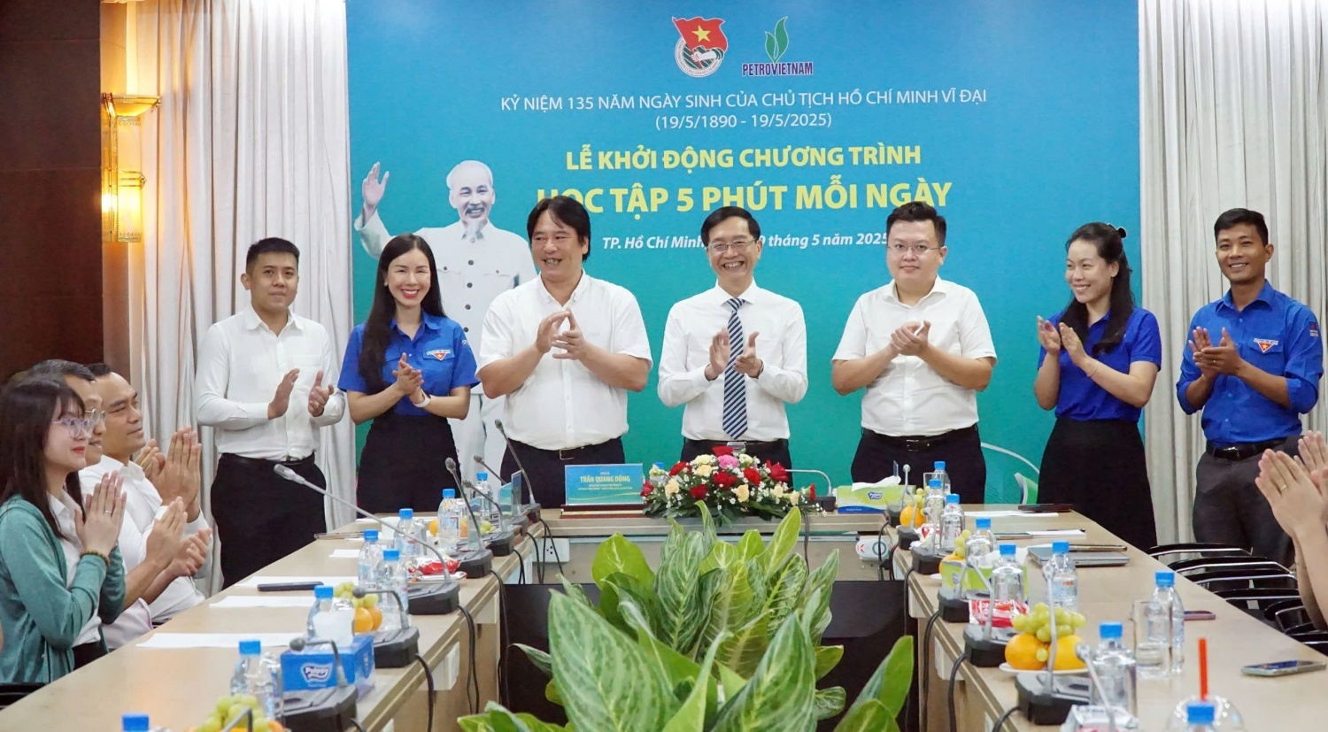 Lãnh đạo Tập đoàn và các đoàn viên, thanh niên Petrovietnam phát động động chương trình “Học tập 5 phút mỗi ngày”.