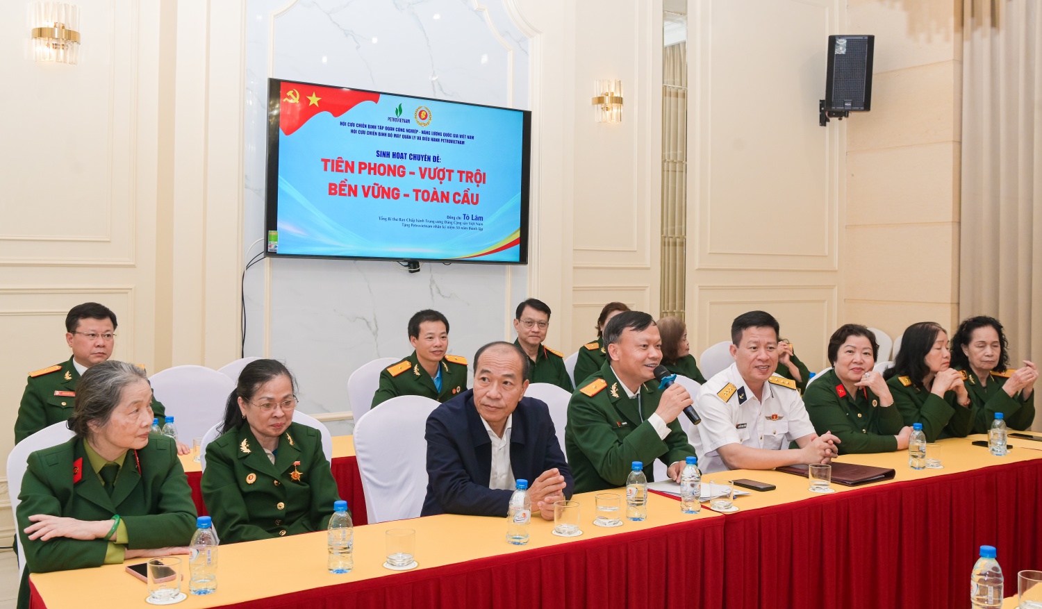 Các đại biểu tham dự buổi sinh hoạt chuyên đề.