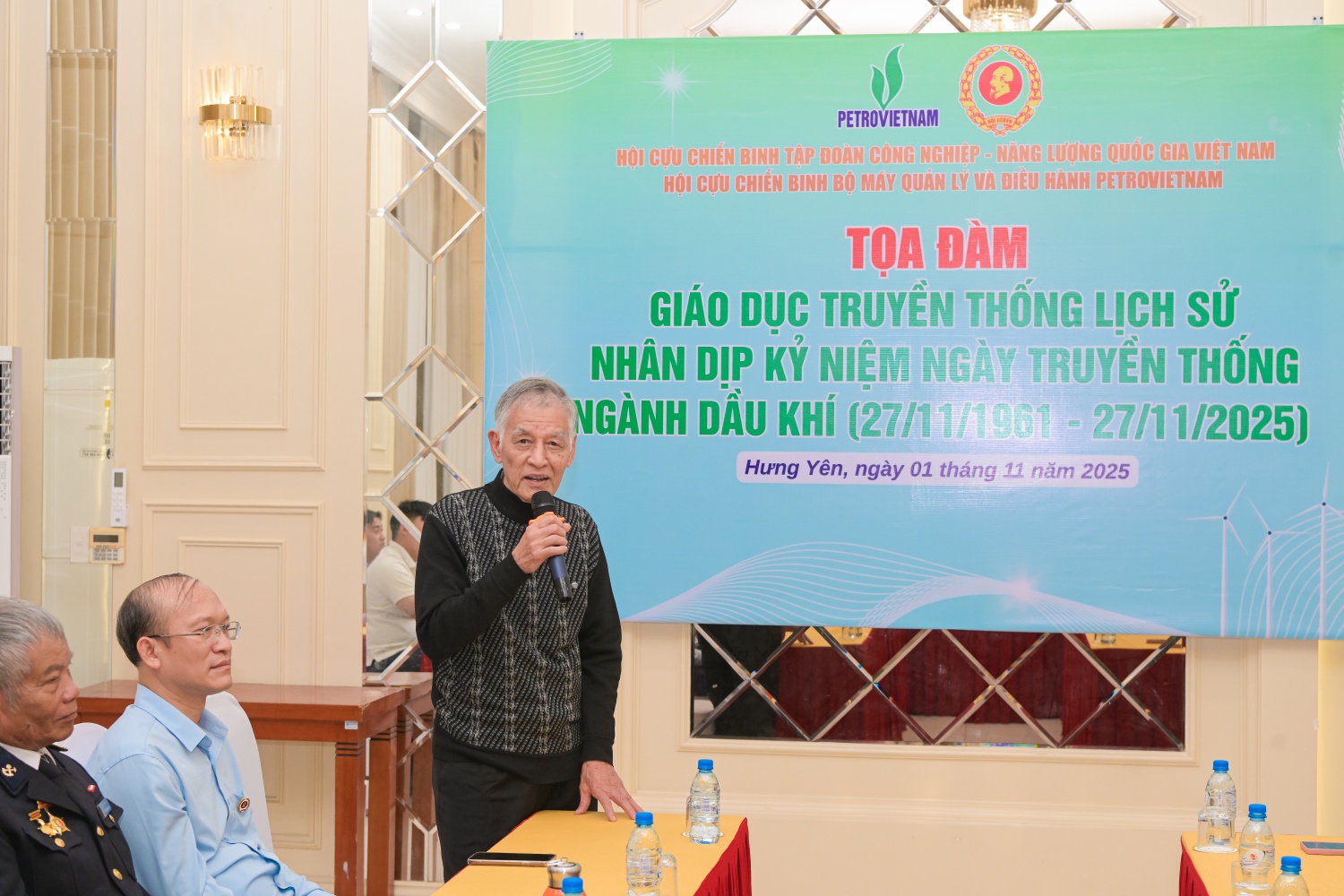 Đồng chí Nguyễn Quang - cựu chiến binh kháng chiến chống Mỹ, Trưởng ban Liên lạc hưu trí BMQL&ĐH Petrovietnam chia sẻ tại tọa đàm.