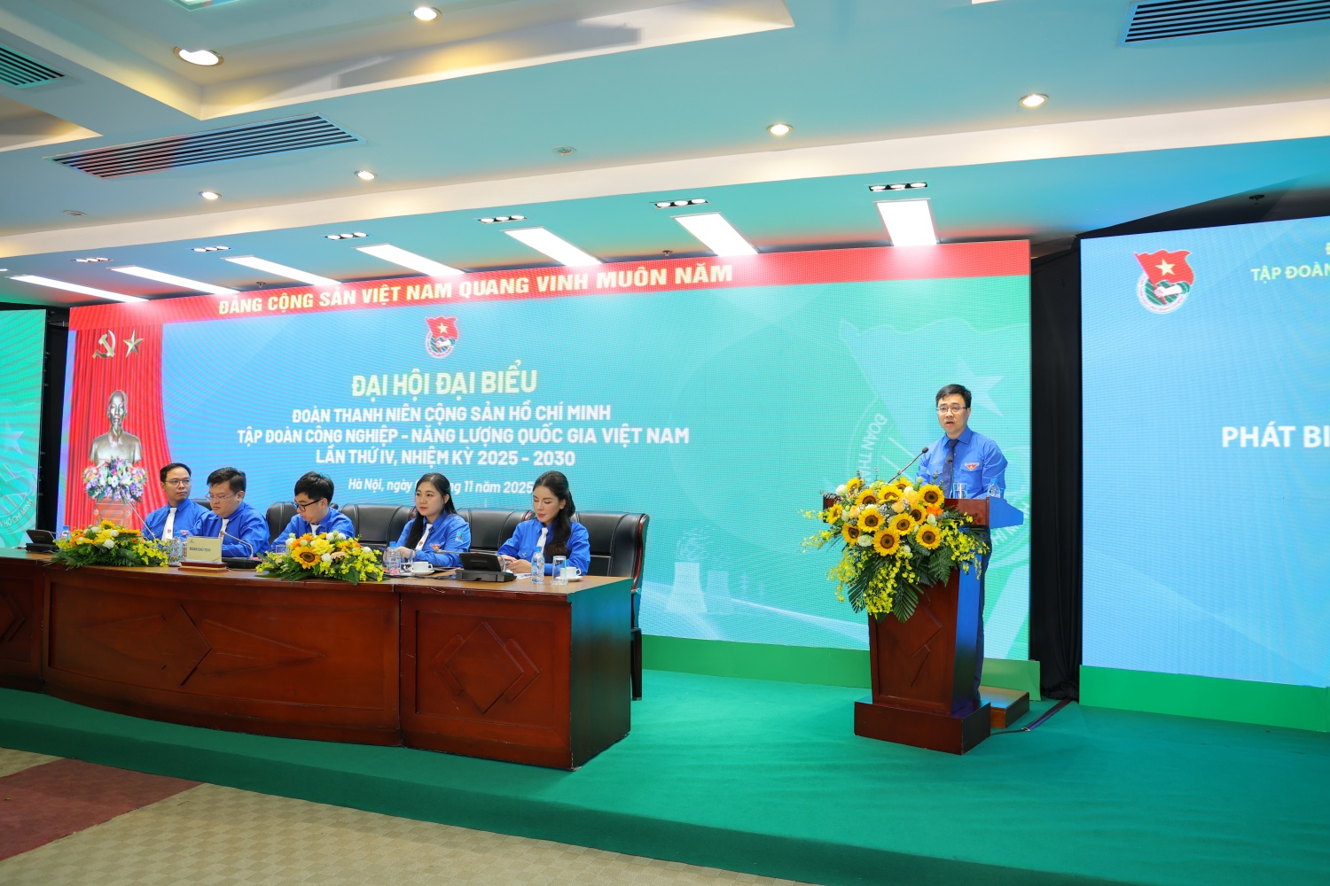 Đồng chí Bùi Hoàng Tùng, Bí thư Đoàn Thanh niên Chính phủ ghi nhận và đánh giá cao công tác Đoàn và phong trào thanh niên Petrovietnam đã đạt được nhiều kết quả toàn diện và nổi bật