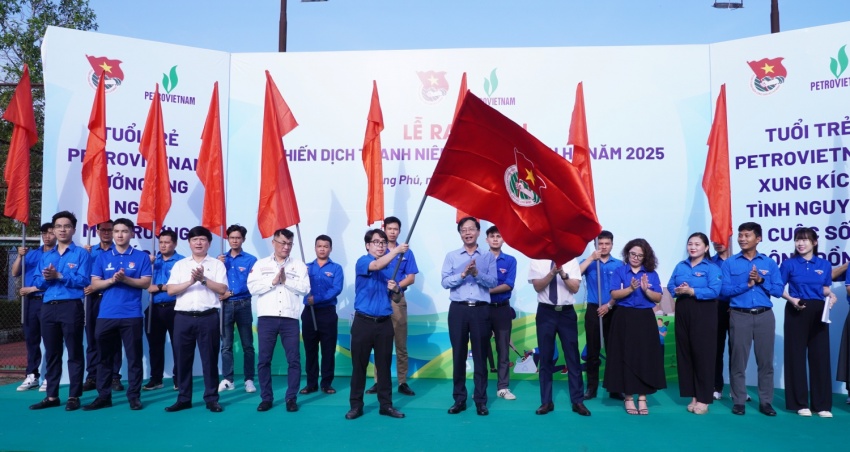 Đồng chí Trần Quang Dũng - Phó Bí thư thường trực Đảng uỷ Petrovietnam và các đồng chí lãnh đạo Tập đoàn tham dự Lễ ra quân Chiến dịch Thanh niên tình nguyện hè 2025 của Đoàn Thanh niên Tập đoàn tại Ban Quản lý Dự án Nhà máy Nhiệt điện Long Phú 1.