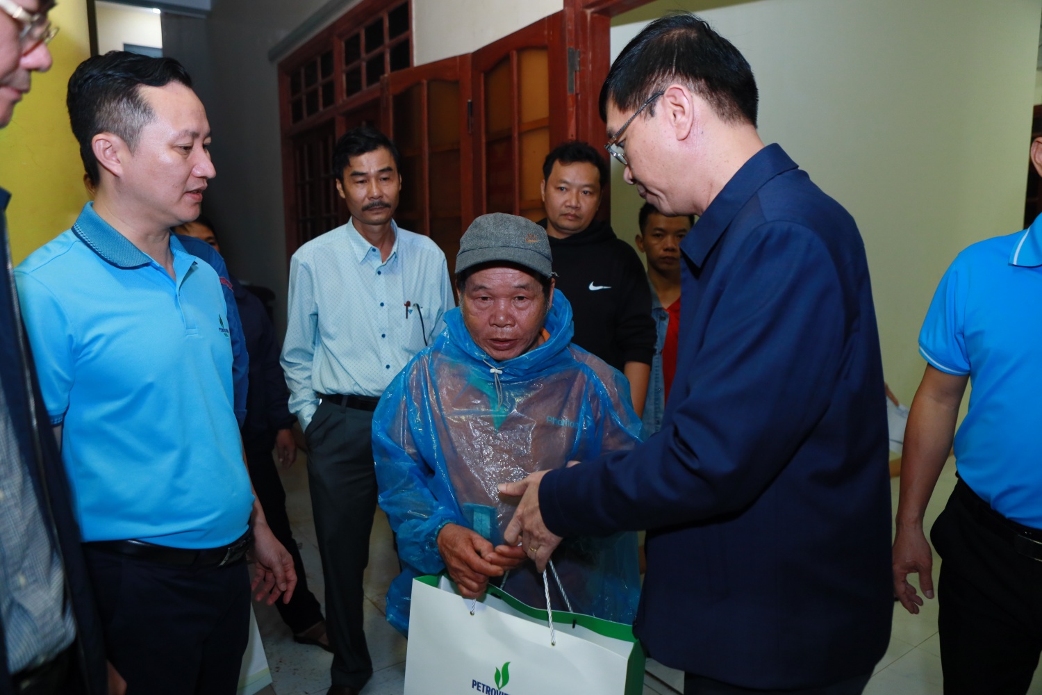 Những món quà được Petrovietnam gửi đến người dân một cách nhanh chóng, kịp thời và giản dị.