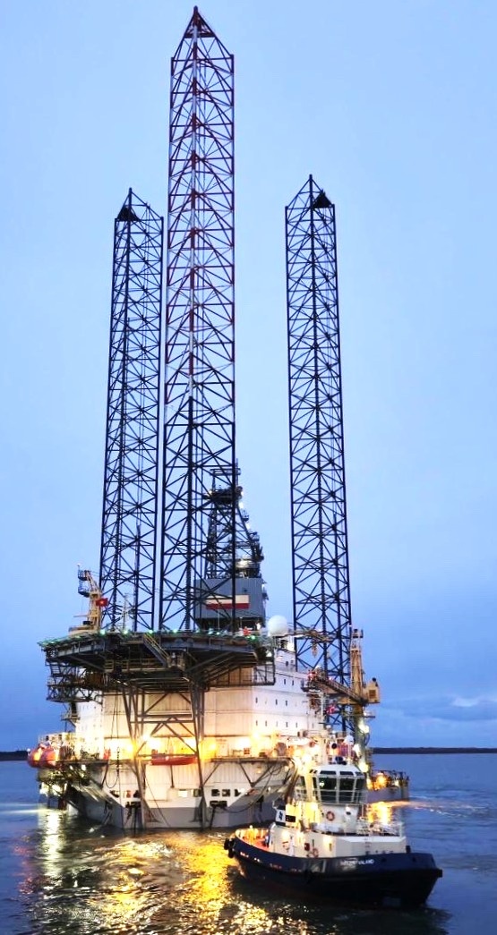 Giàn khoan PV DRILLING IX vừa đầu tư đang bắt đầu hành trình về Việt Nam