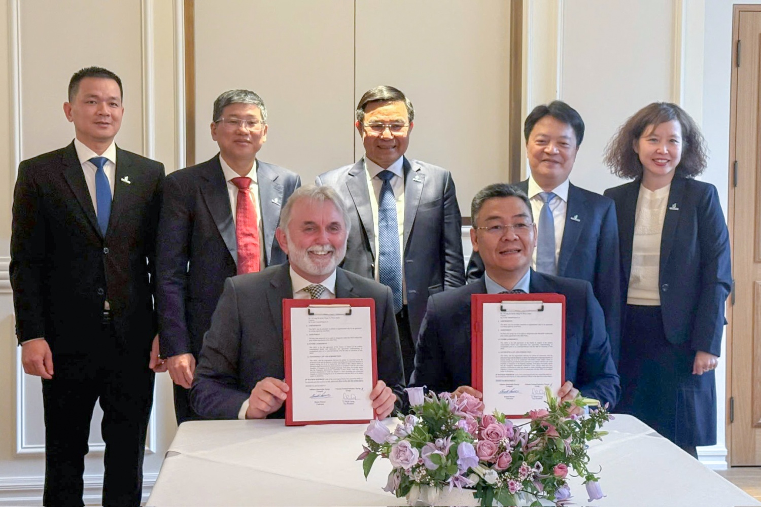Lãnh đạo Petrovietnam ký kết Biên bản ghi nhớ hợp tác giữa Petrovietnam và ORE Catapult