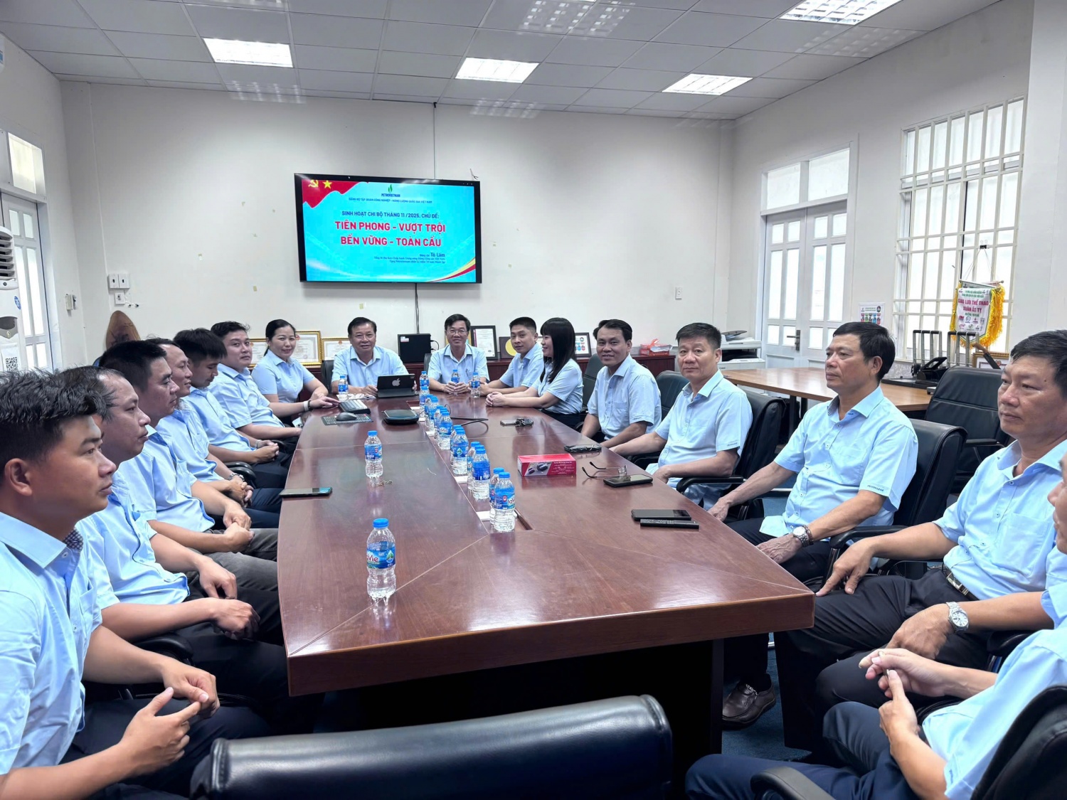 Chi bộ 8 tuyên truyền, quán triệt nội hàm 8 chữ vàng Tổng Bí thư tặng Petrovietnam