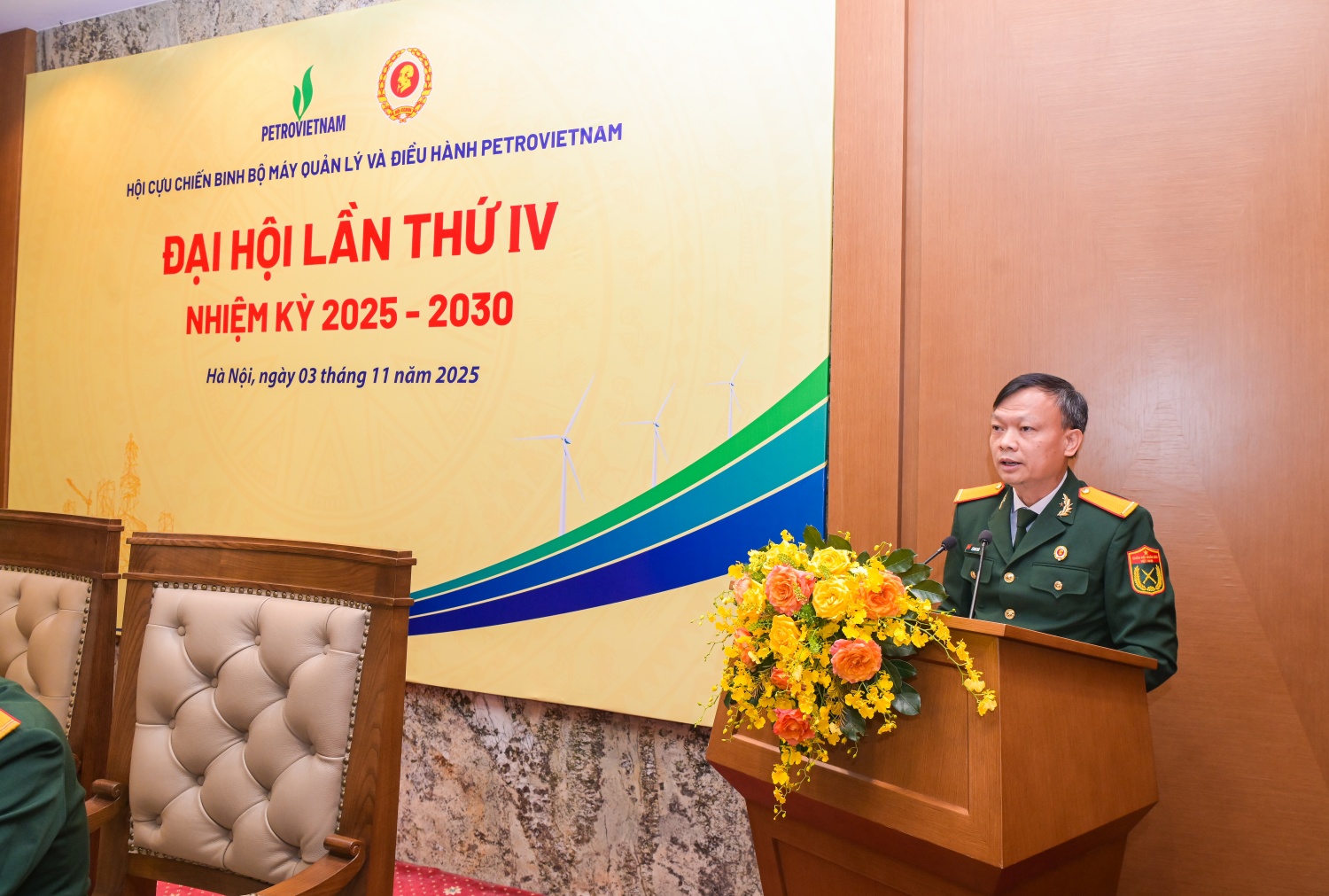 Đồng chí Lê Quang Toán - Chủ tịch Hội CCB BMQL&ĐH Petrovietnam tổng kết công tác nhiệm kỳ 2022-2025 và phương hướng, nhiệm vụ nhiệm kỳ 2025-2030.
