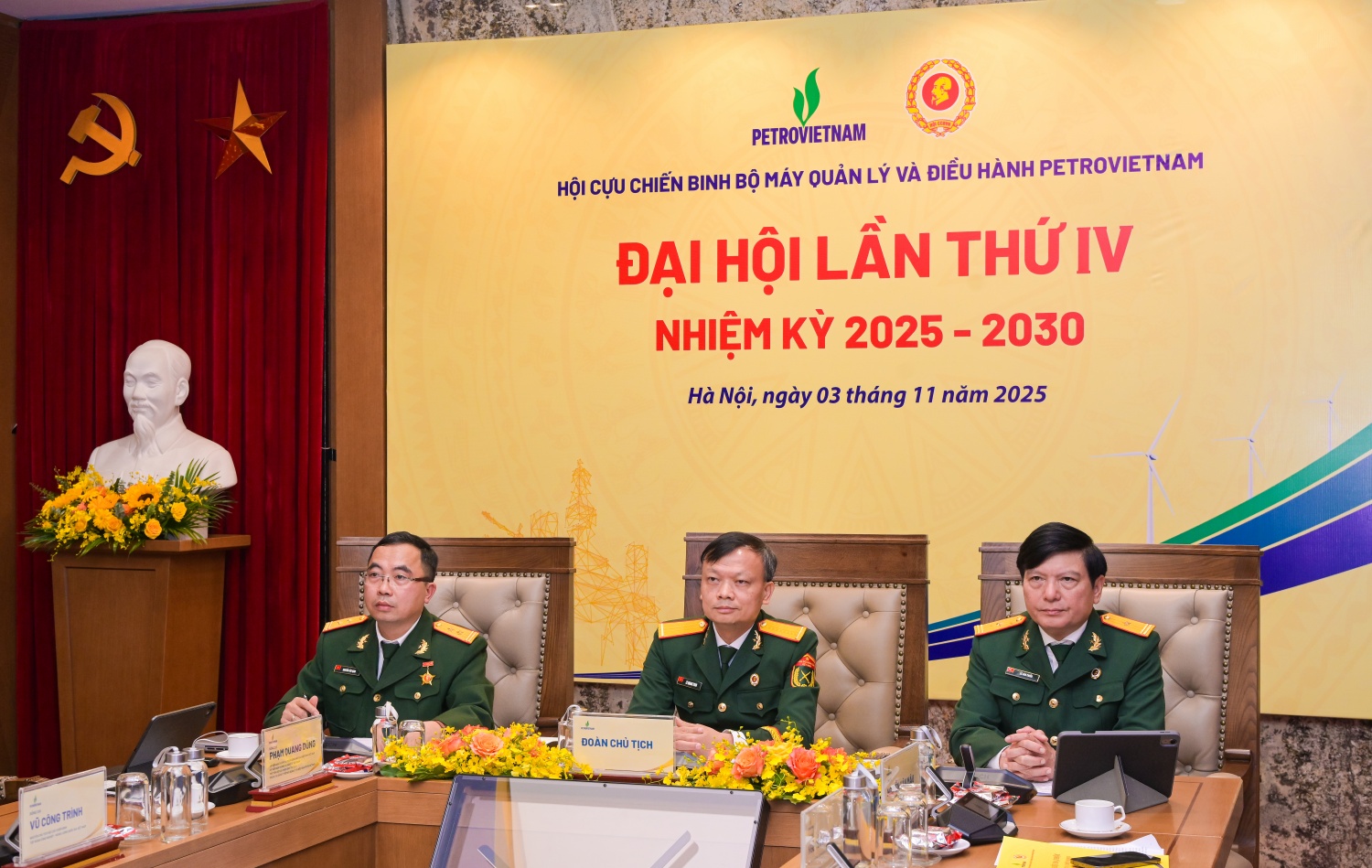 Đoàn Chủ tịch điều hành Đại hội.