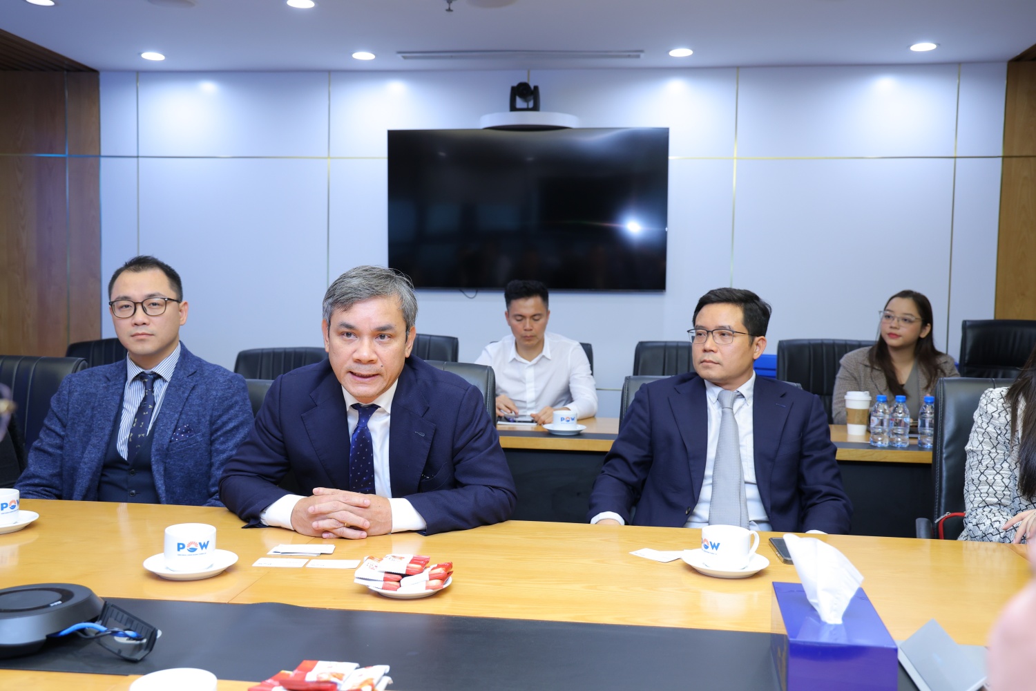 Ông Nguyễn Hữu Hiệu - Tổng Giám đốc FiinGroup (giữa) khẳng định sự kiện ký kết ngày hôm nay đã mở ra một chương mới trong hợp tác giữa hai bên.