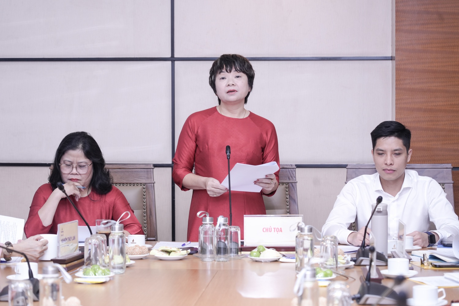 Đoàn chủ tọa điều hành hội nghị