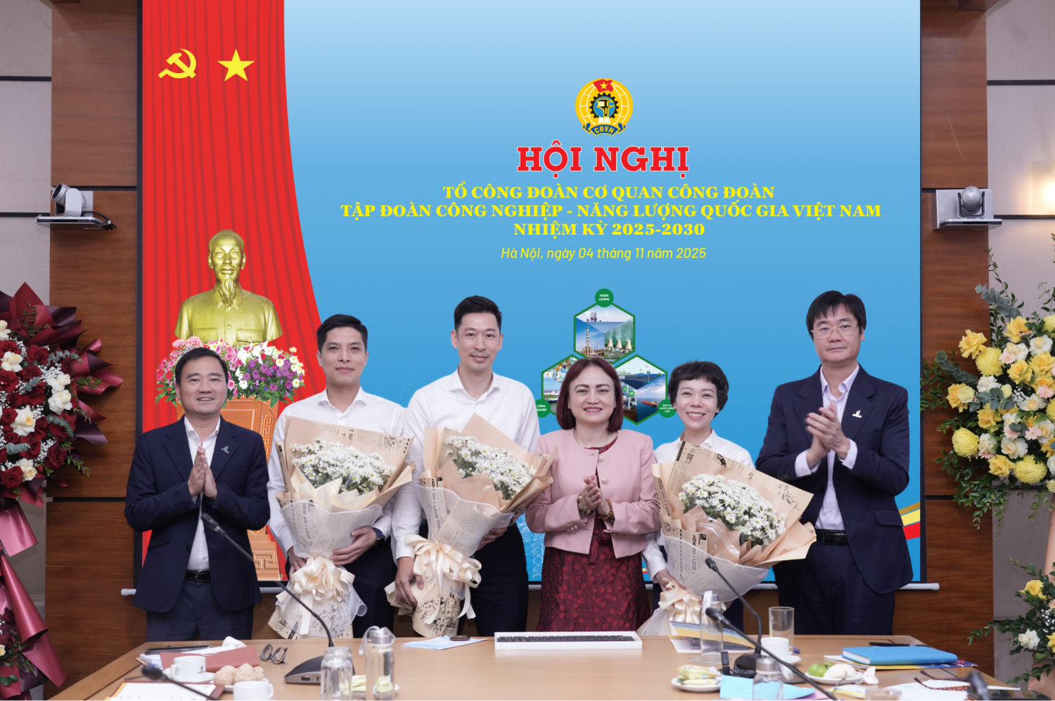 Hội nghị chúc mừng các đồng chí Tổ trưởng, Tổ phó Tổ Công đoàn Cơ quan Công đoàn Petrovietnam nhiệm kỳ 2025-2030