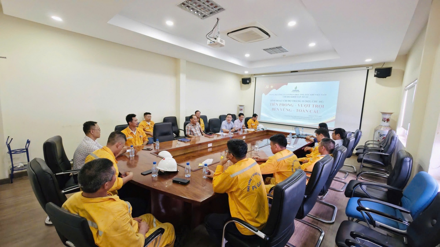 Sinh hoạt chi bộ tại Đảng bộ PV GAS