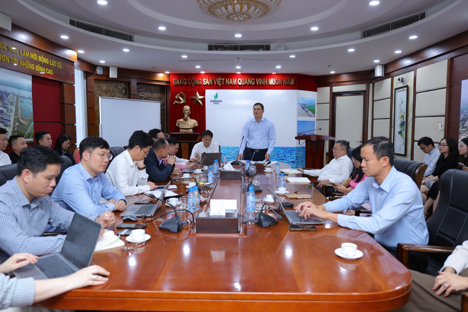 Buổi sinh hoạt chi bộ tháng 11 tại Chi bộ PVPGB