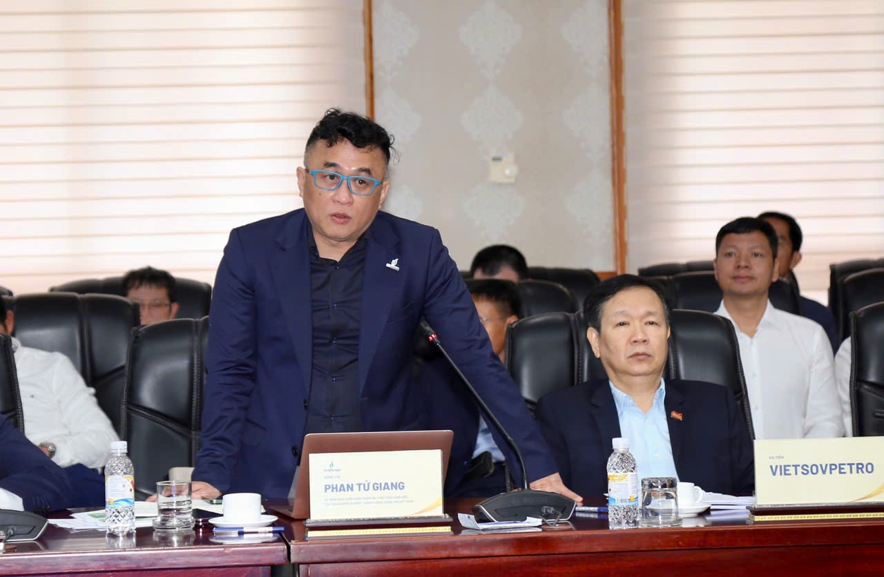 Đồng chí Phan Tử Giang - Phó Tổng Giám đốc Petrovietnam phát biểu