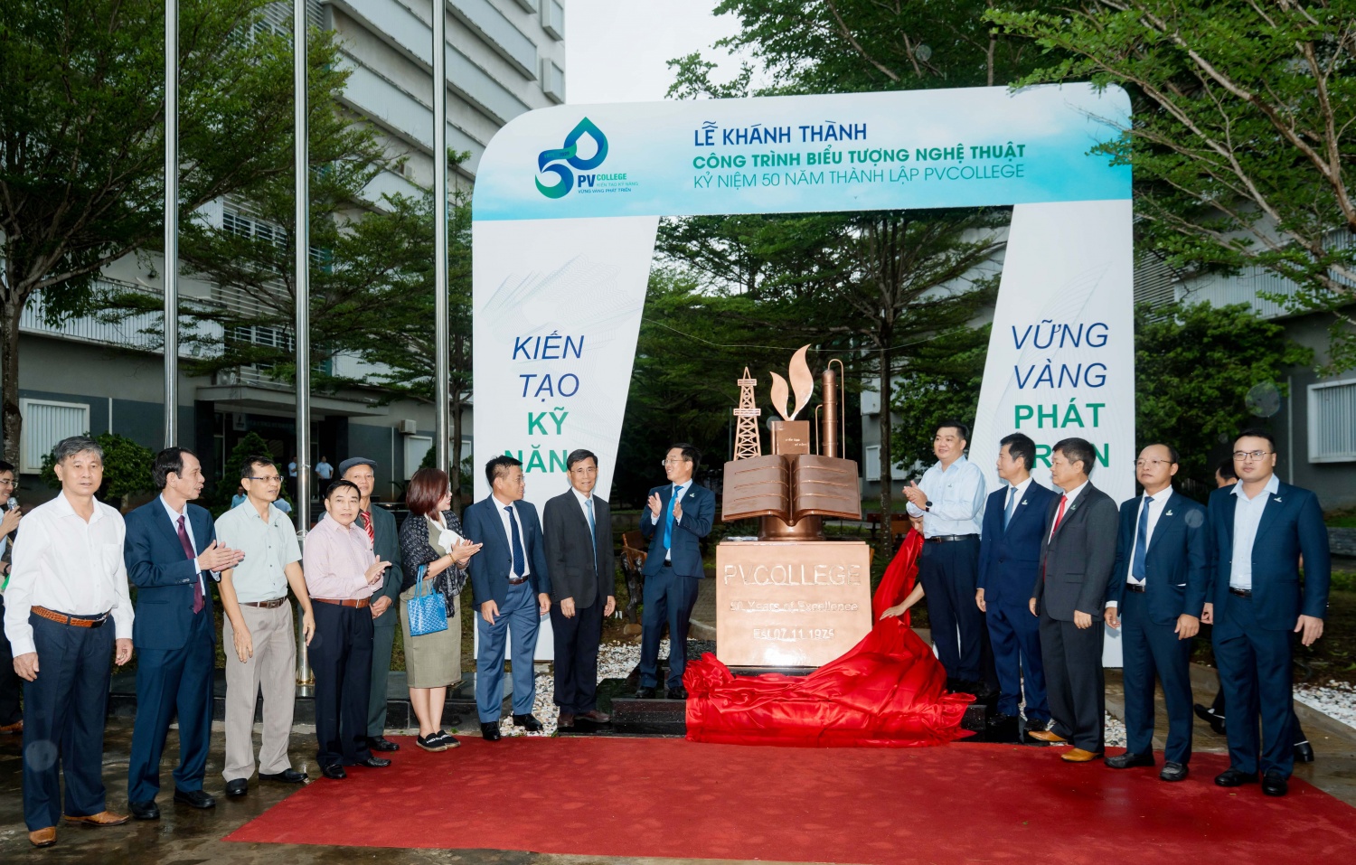 PV College khánh thành công trình biểu tượng nghệ thuật kỷ niệm 50 năm ngày thành lập nhà trường.