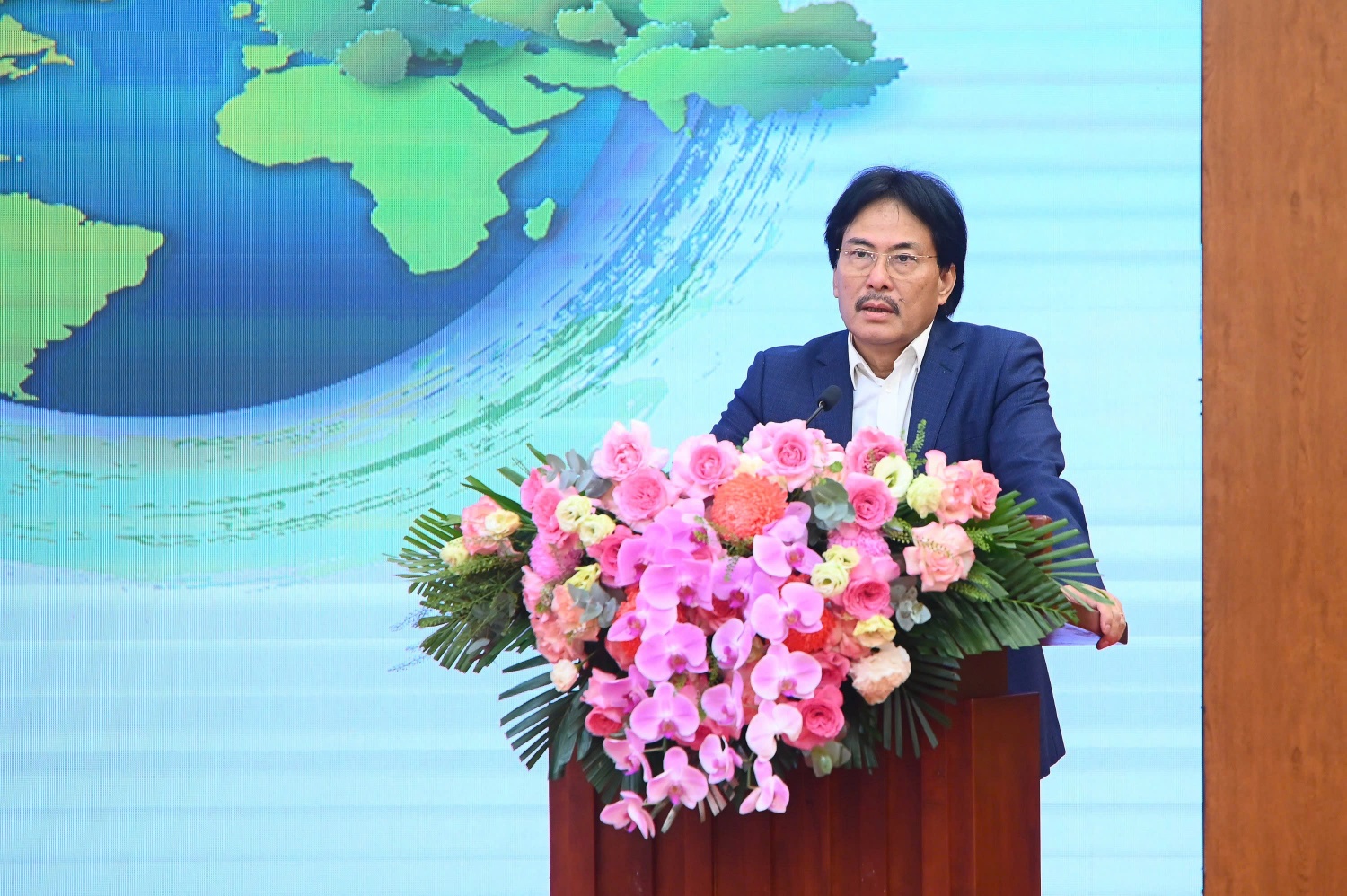 TS. Nguyễn Hùng Dũng trao đổi về các nỗ lực của ngành công nghiệp - năng lượng trong việc cân bằng giữa phát triển kinh tế, bảo vệ môi trường và bảo đảm an ninh năng lượng quốc gia