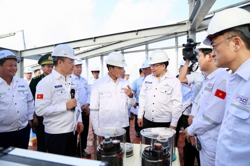 Đồng chí Trần Lưu Quang trao đổi với lãnh đạo Petrovietnam về tiềm năng của Trung tâm công nghiệp năng lượng và hậu cần kỹ thuật Petrovietnam tại TP. Hồ Chí Minh