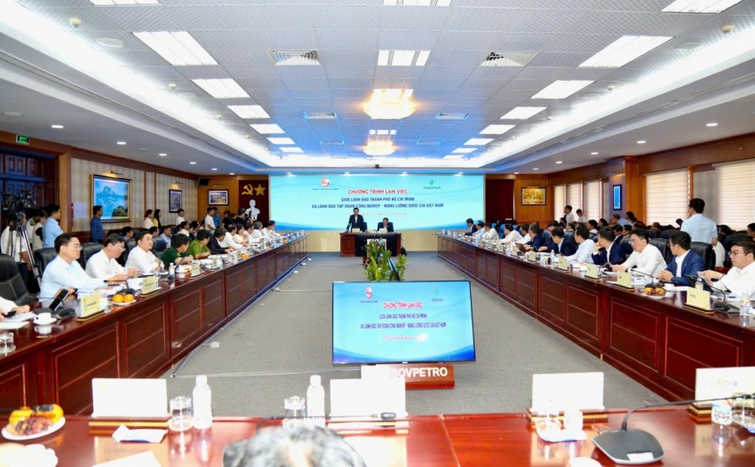 Quang cảnh chung tại buổi làm việc.